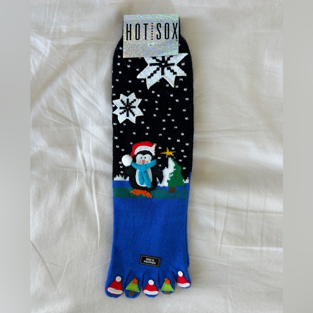 Hot Sox Holiday Christmas Festive Penguin Toe Socks - Picture 1 of 4